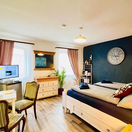 Apartment Amelie - Zimmer Mit Tv, W-Lan, Mikrowelle Und Kuehlschrank, Bad Mit Dusche Malterdingen Exterior foto