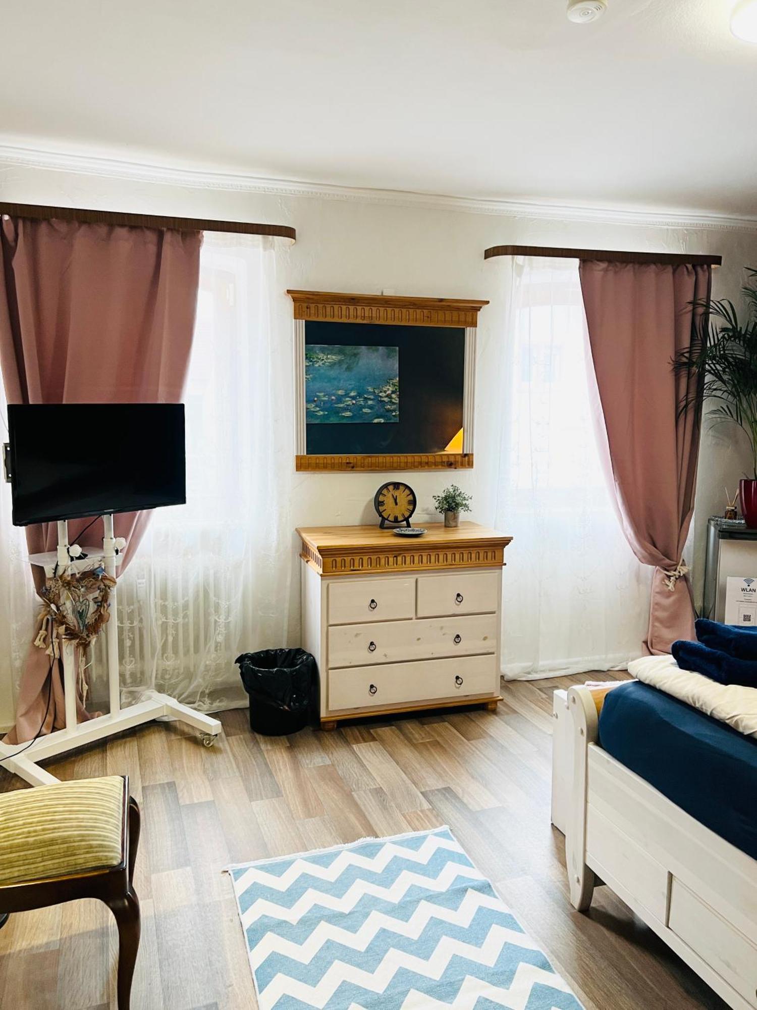 Apartment Amelie - Zimmer Mit Tv, W-Lan, Mikrowelle Und Kuehlschrank, Bad Mit Dusche Malterdingen Exterior foto