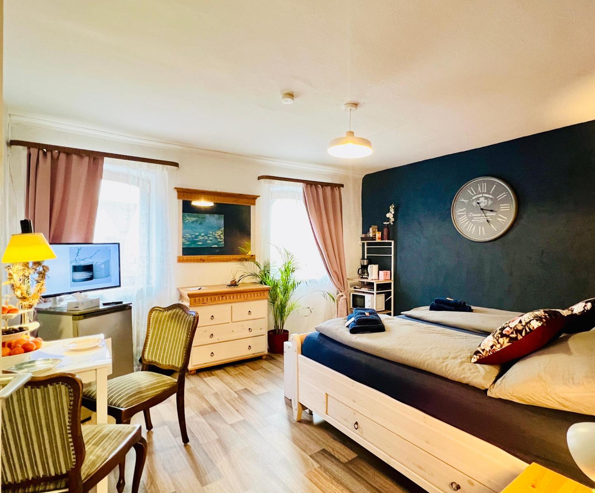 Apartment Amelie - Zimmer Mit Tv, W-Lan, Mikrowelle Und Kuehlschrank, Bad Mit Dusche Malterdingen Exterior foto